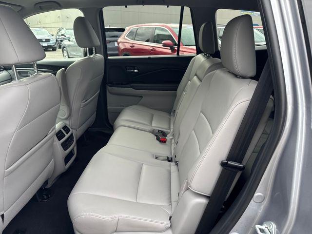 Photo of 2022 Lunar Silver Metallic Honda Pilot