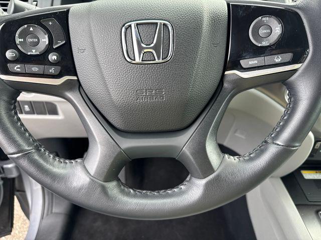 Photo of 2022 Lunar Silver Metallic Honda Pilot