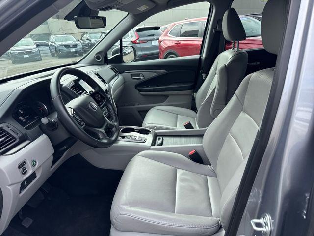 Photo of 2022 Lunar Silver Metallic Honda Pilot