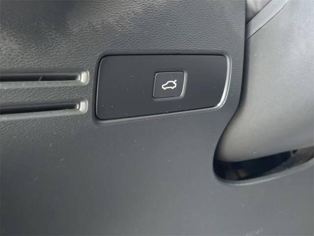 Photo of 2024 Silver Dawn Metallic Volvo XC40
