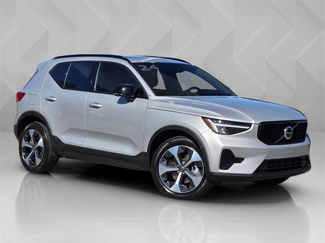 Photo of 2024 Silver Dawn Metallic Volvo XC40