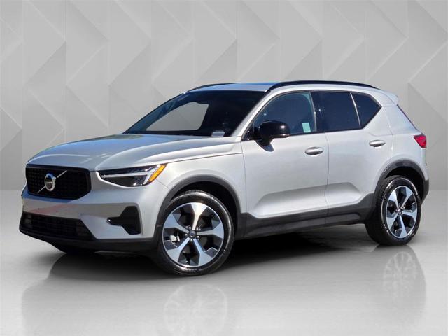 Photo of 2024 Silver Dawn Metallic Volvo XC40