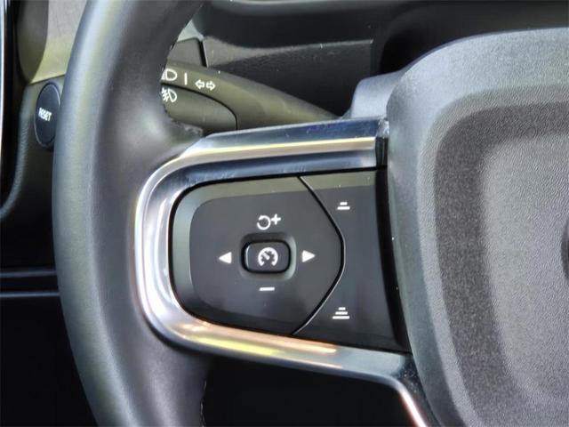 Photo of 2024 Silver Dawn Metallic Volvo XC40