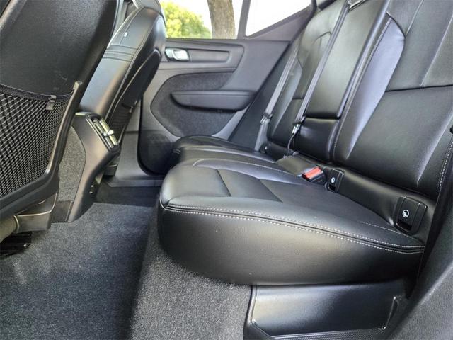 Photo of 2024 Silver Dawn Metallic Volvo XC40