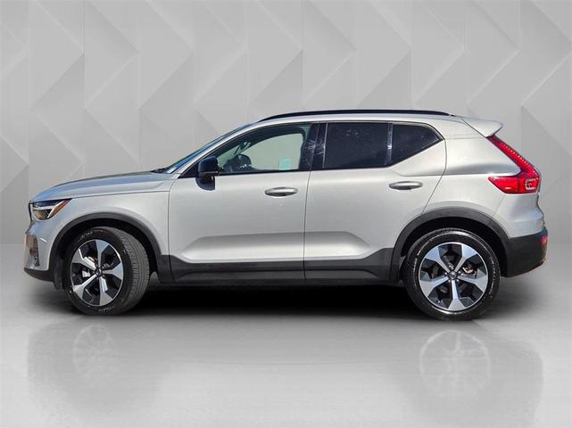 Photo of 2024 Silver Dawn Metallic Volvo XC40