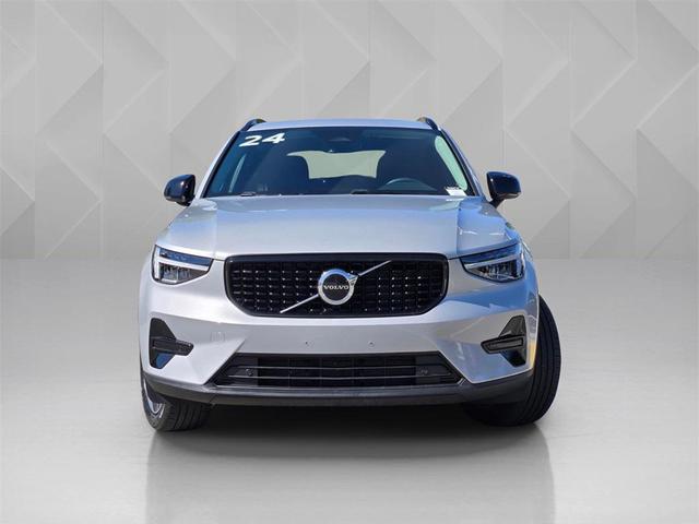 Photo of 2024 Silver Dawn Metallic Volvo XC40