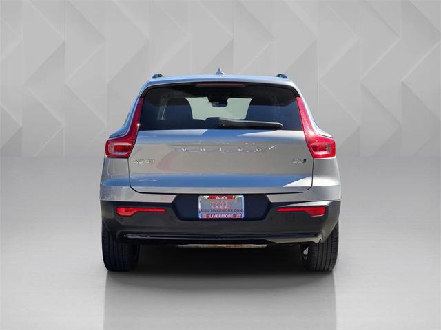 Photo of 2024 Silver Dawn Metallic Volvo XC40