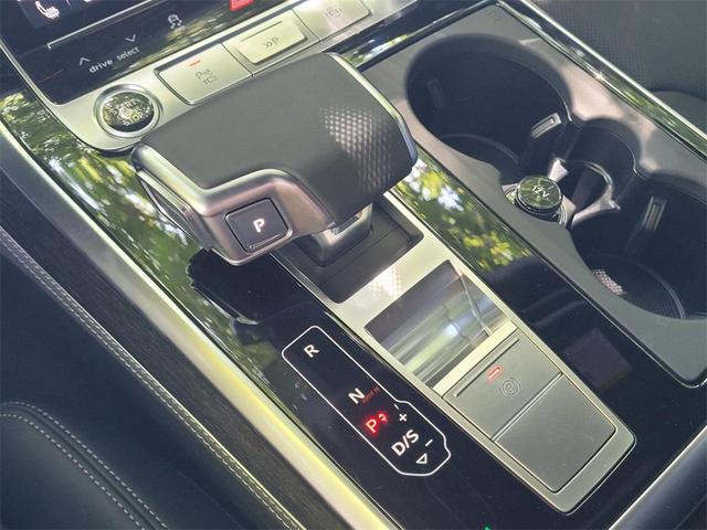 Photo of 2025 Mythos Black Metallic Audi Q7