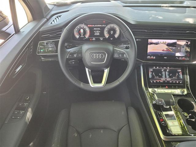 Photo of 2025 Mythos Black Metallic Audi Q7