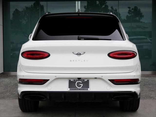 Photo of 2021 Glacier White Bentley Bentayga