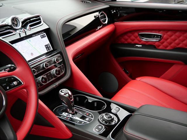 Photo of 2021 Glacier White Bentley Bentayga