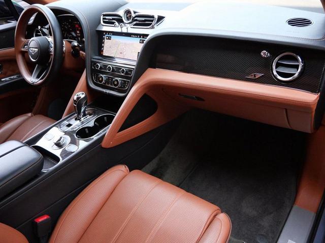 Photo of 2022 Extreme Silver Bentley Bentayga