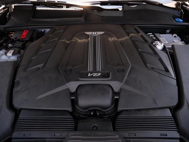 Photo of 2022 Extreme Silver Bentley Bentayga