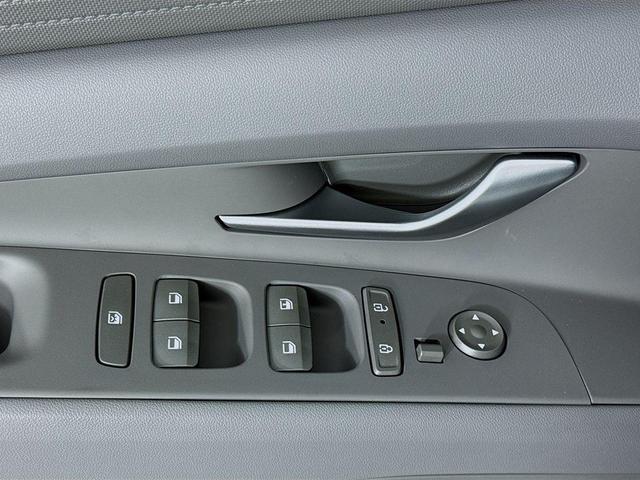 Photo of 2025 Serenity White Hyundai ELANTRA