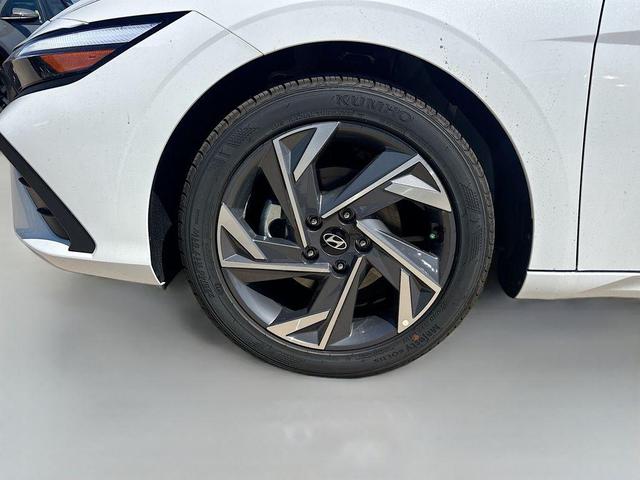 Photo of 2025 Serenity White Hyundai ELANTRA