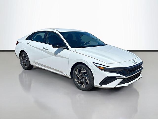 Photo of 2025 Serenity White Hyundai ELANTRA