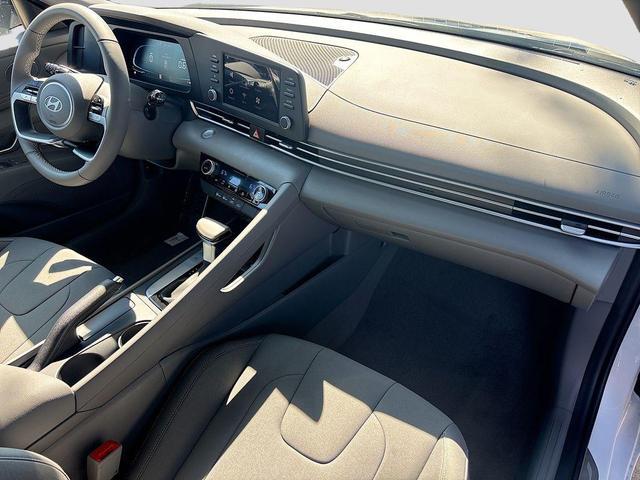 Photo of 2025 Serenity White Hyundai ELANTRA