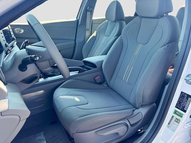 Photo of 2025 Serenity White Hyundai ELANTRA