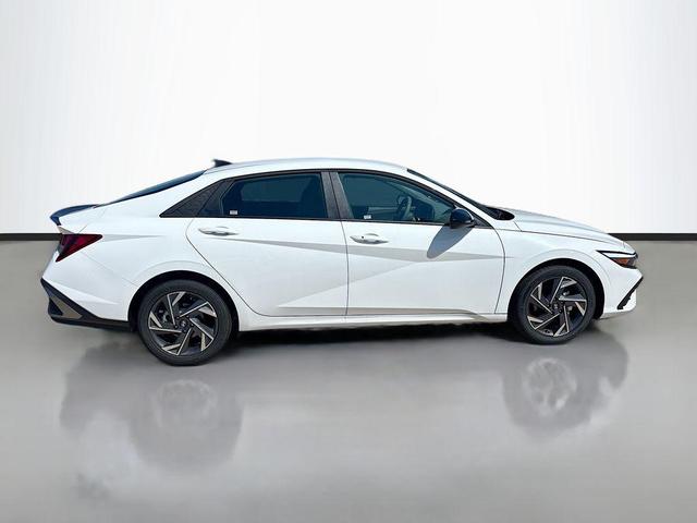 Photo of 2025 Serenity White Hyundai ELANTRA