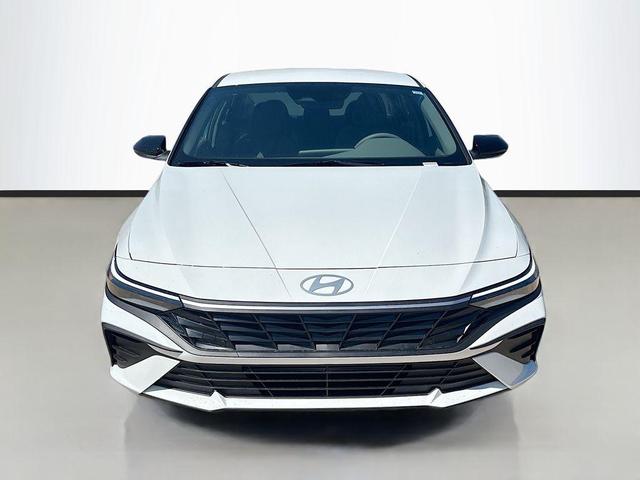 Photo of 2025 Serenity White Hyundai ELANTRA
