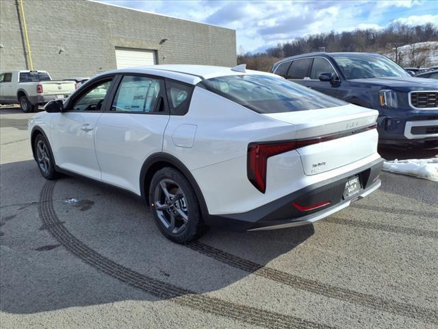Photo of 2025 Snow White Pearl Kia K5