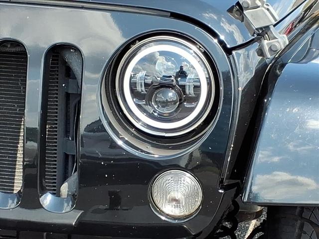 Photo of 2015 Black Clearcoat Jeep Wrangler