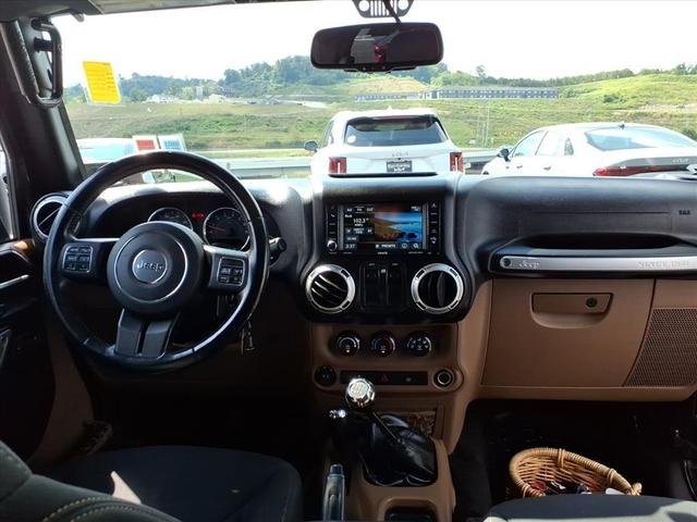 Photo of 2015 Black Clearcoat Jeep Wrangler