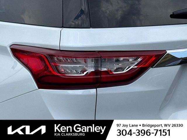 Photo of 2019 Iridescent Pearl Tricoat Chevrolet Traverse
