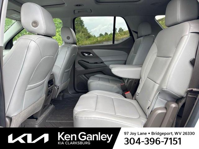 Photo of 2019 Iridescent Pearl Tricoat Chevrolet Traverse