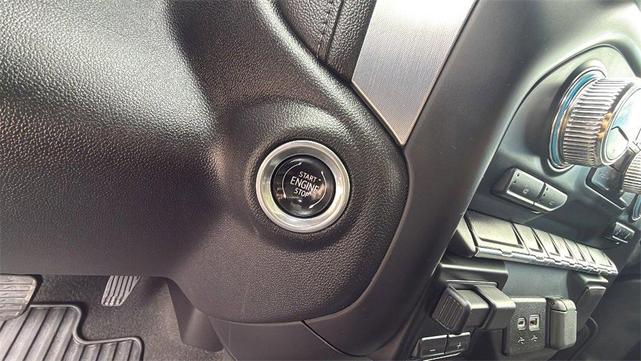 Photo of 2021 White GMC Sierra 1500