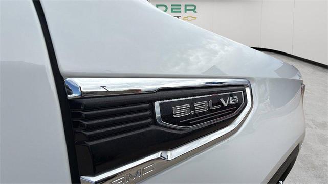 Photo of 2021 White GMC Sierra 1500