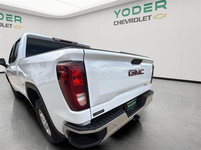 Photo of 2021 White GMC Sierra 1500