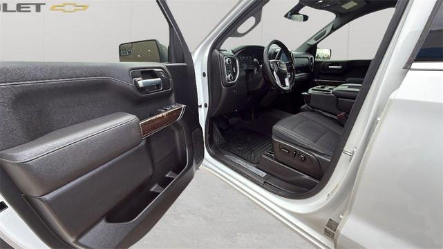 Photo of 2021 White GMC Sierra 1500