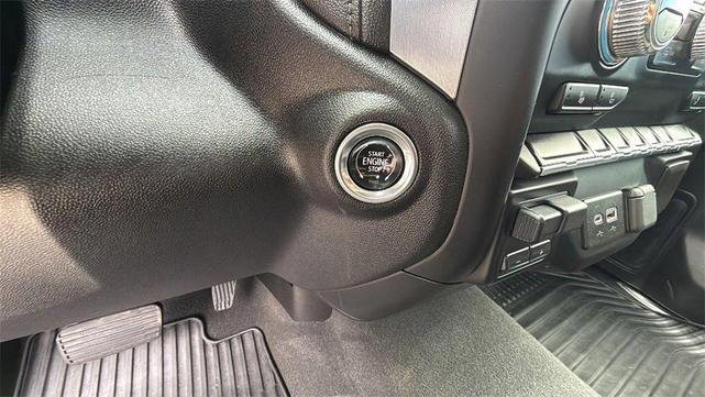 Photo of 2021 White GMC Sierra 1500