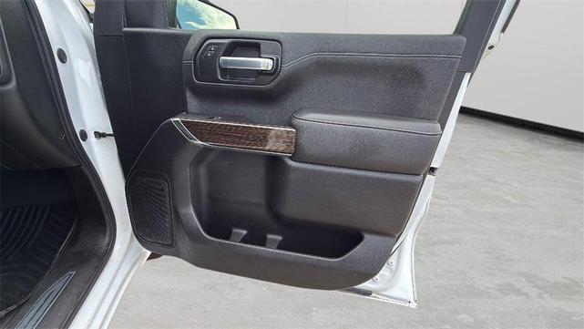 Photo of 2021 White GMC Sierra 1500