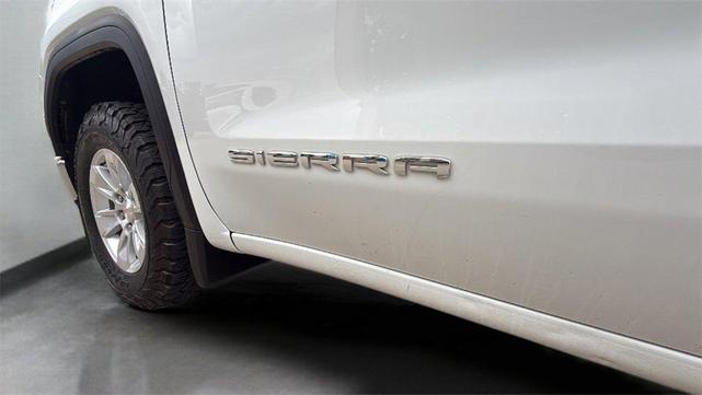 Photo of 2021 White GMC Sierra 1500