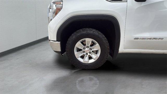 Photo of 2021 White GMC Sierra 1500