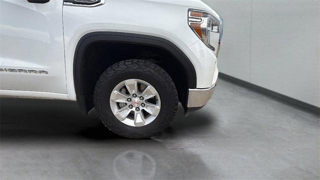 Photo of 2021 White GMC Sierra 1500
