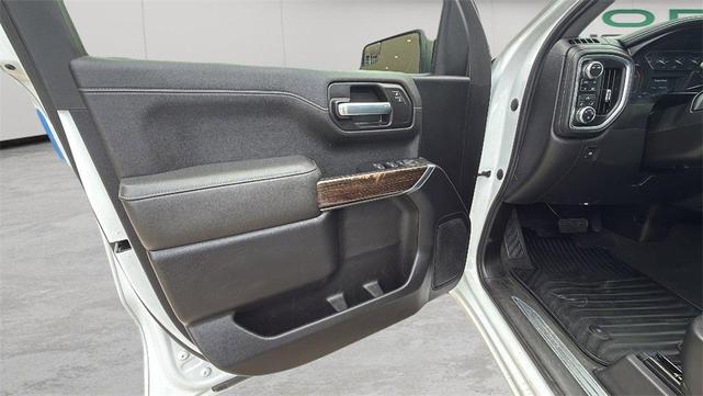 Photo of 2021 White GMC Sierra 1500