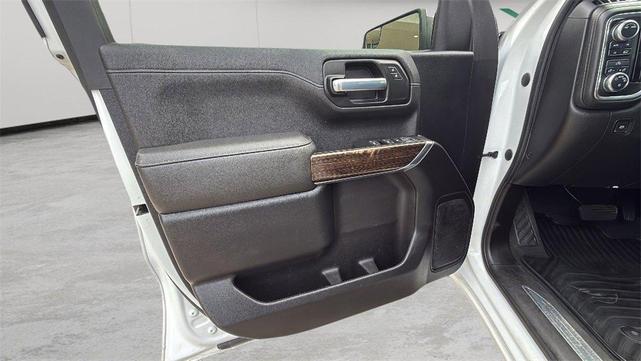 Photo of 2021 White GMC Sierra 1500