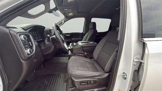 Photo of 2021 White GMC Sierra 1500
