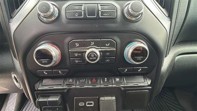 Photo of 2021 White GMC Sierra 1500