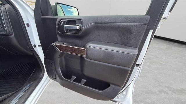 Photo of 2021 White GMC Sierra 1500