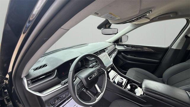 Photo of 2023 Black Jeep Grand Cherokee