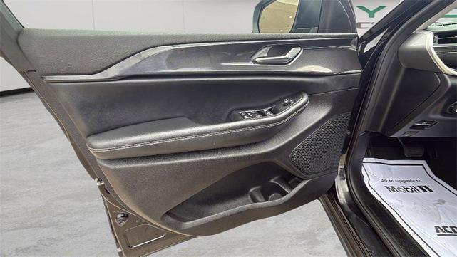 Photo of 2023 Black Jeep Grand Cherokee