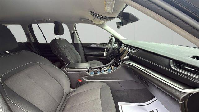 Photo of 2023 Black Jeep Grand Cherokee
