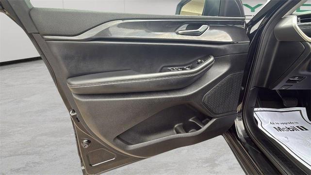 Photo of 2023 Black Jeep Grand Cherokee