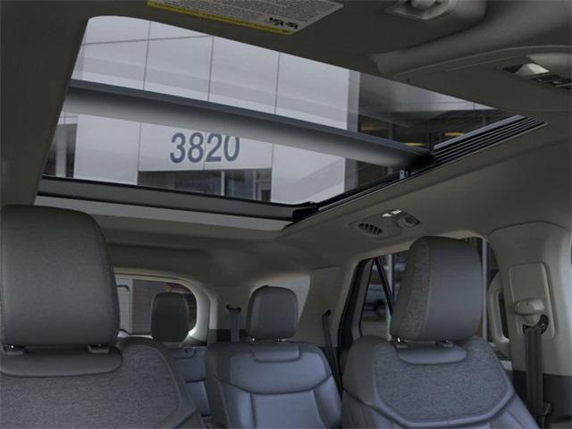 Photo of 2025 White Ford Explorer