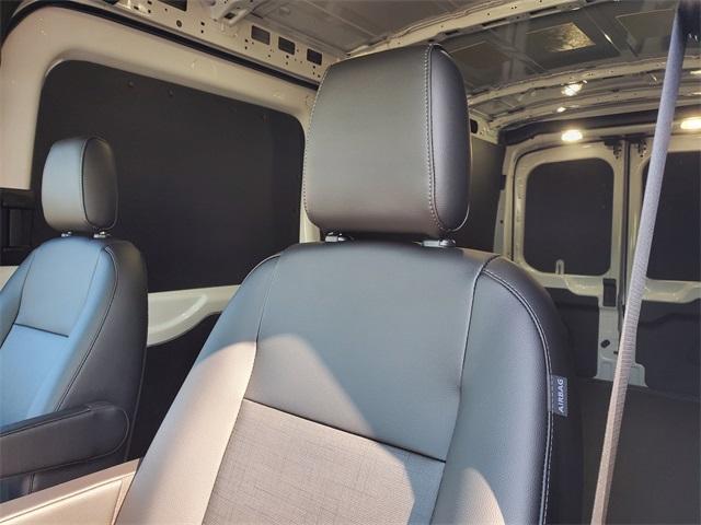 Photo of 2025 Oxford White Ford Transit-250