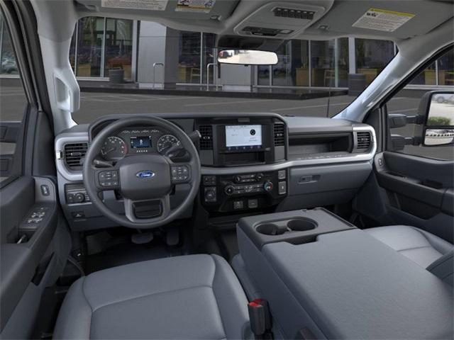 Photo of 2025 Oxford White Ford F-350